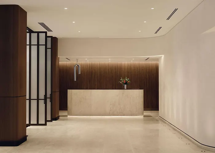 Vogue Hotel Montreal Downtown, Curio Collection By Hilton